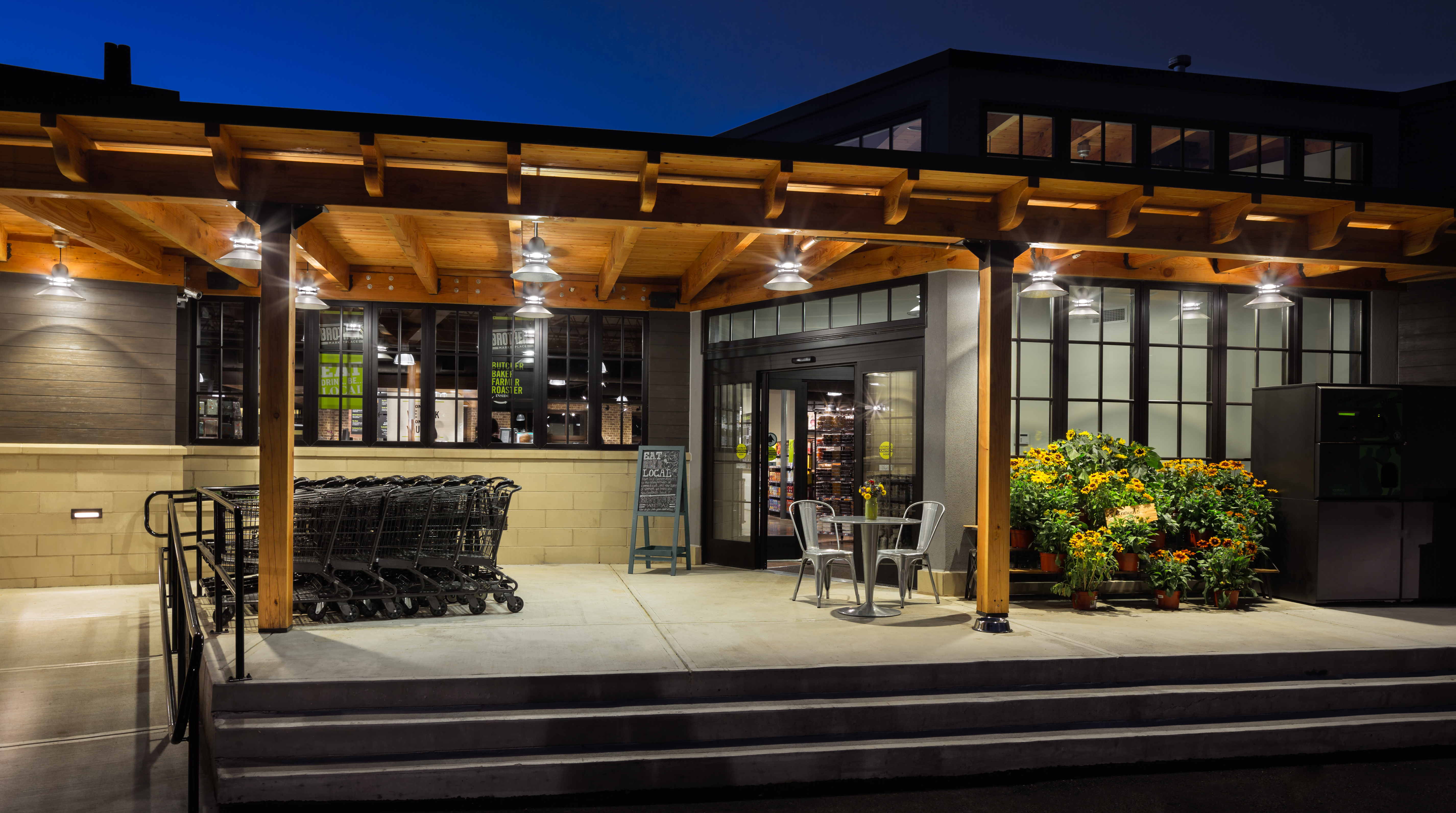 Outdoor patio at Brothers Marketplace in Medfield, MA