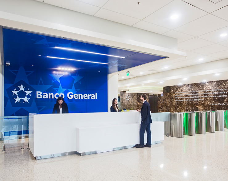 Image of front desk at Banco General