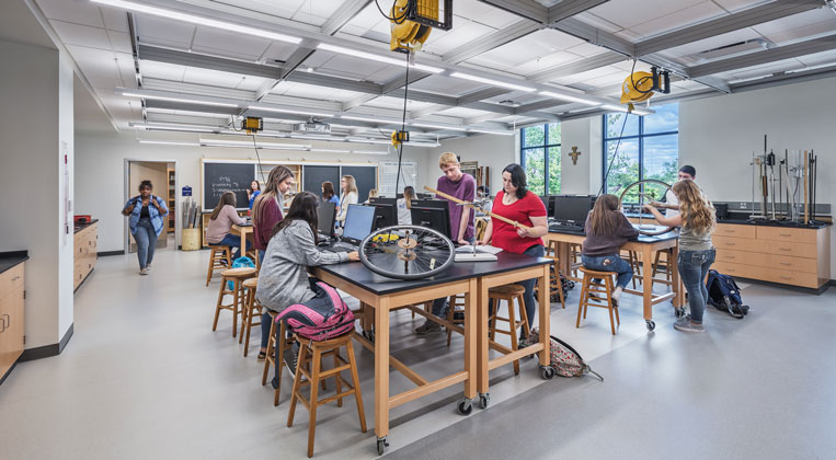 Students work together in a laboratory