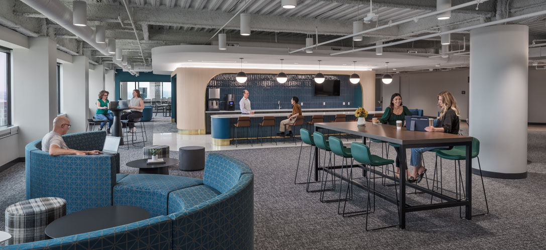 Hub 65 blends productivity and leisure, offering amenities like a coffee bar, golf simulator, and flexible meeting spaces. 