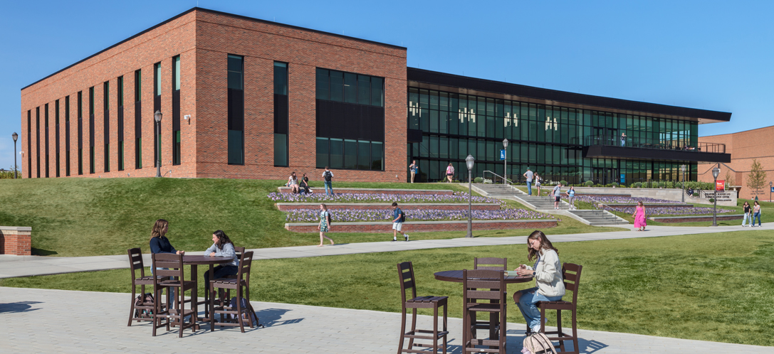 An exterior view of Cedarville Scharnberg Business and Communication Center