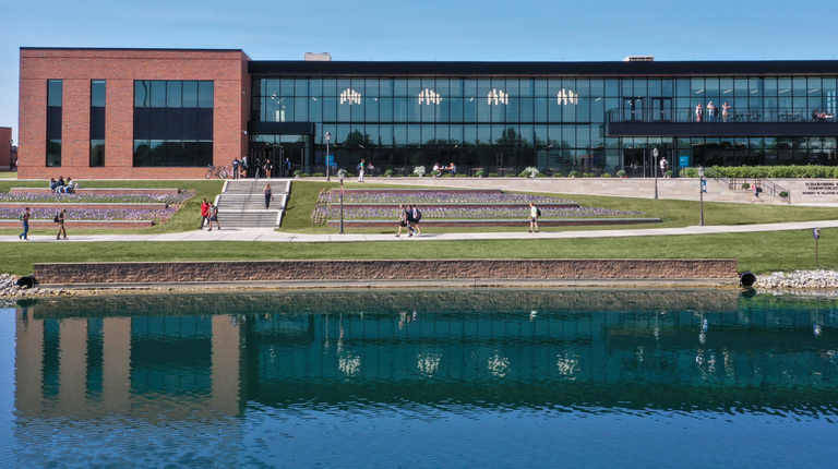 An exterior view of the Scharnberg Business and Communication Center 
